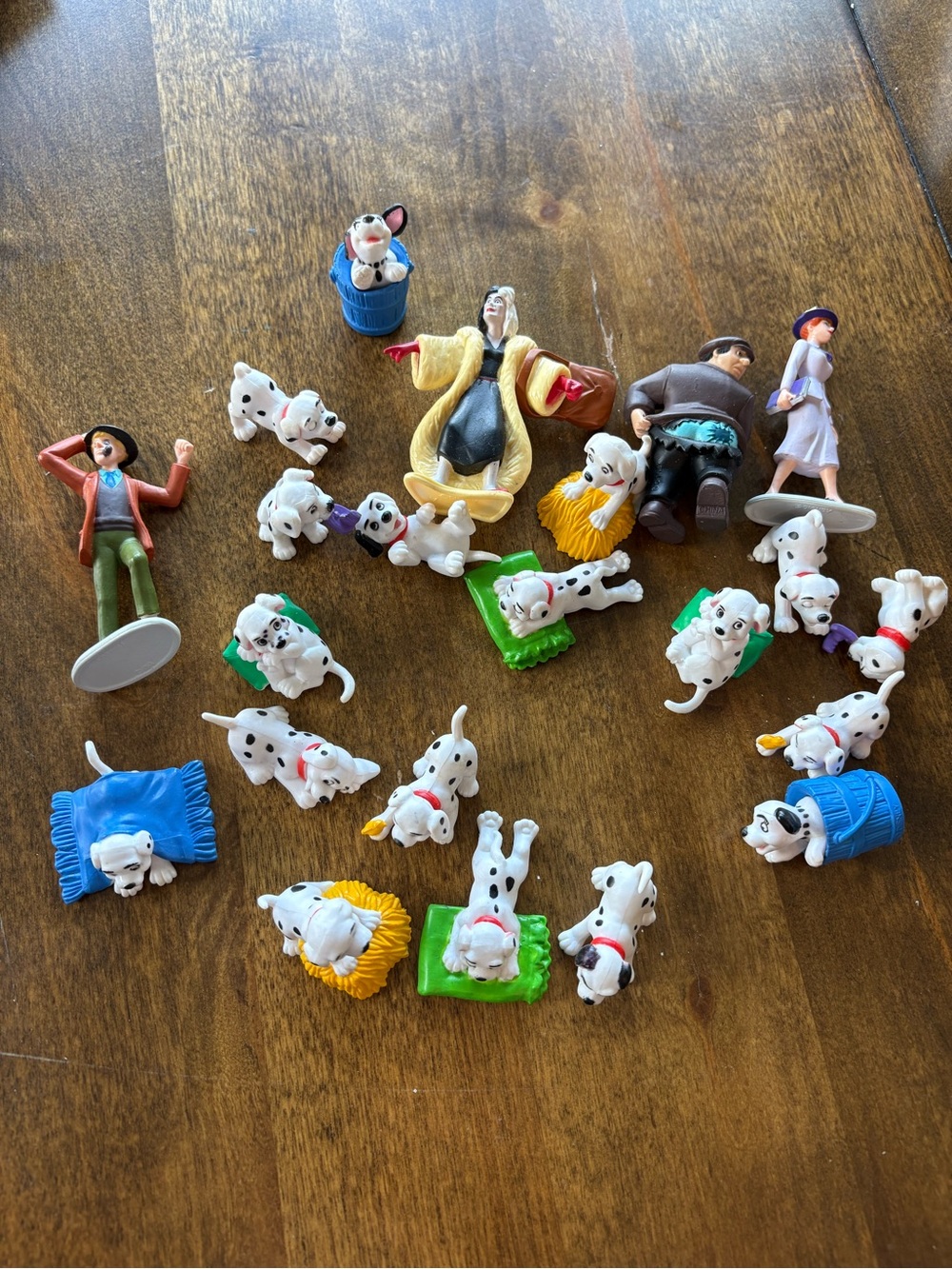 Disney White & Black Dalmatian Puppy Mini Figures Playset with Colorful Bases